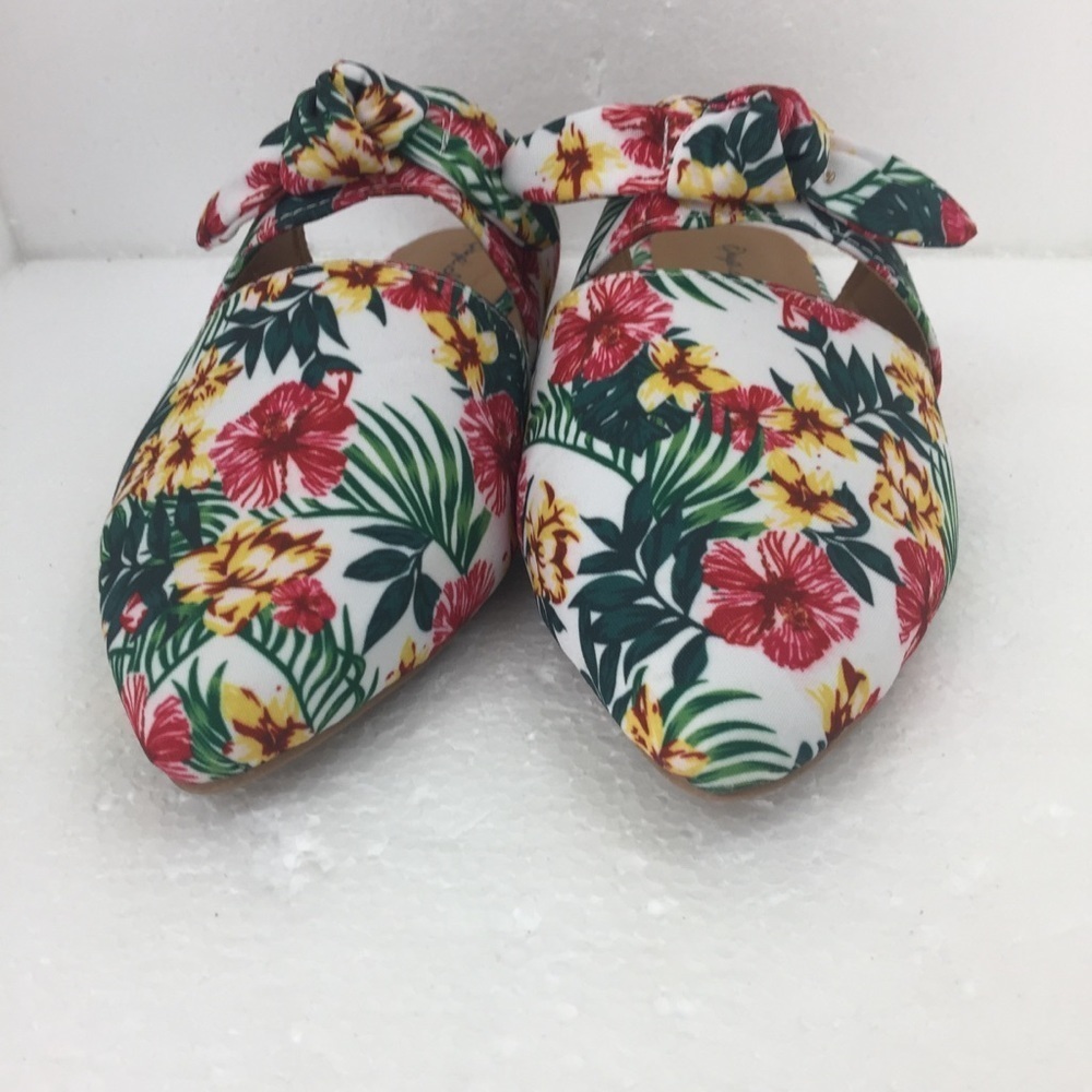 Qupid Floral Sandals. Flats Multi. Sz 8.5.